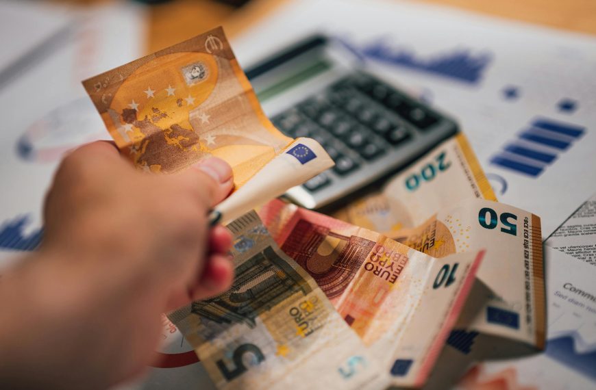 2026 salary thresholds for highly skilled migrants in the Netherlands